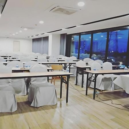 Iwish Hotel Bangkok Bagian luar foto