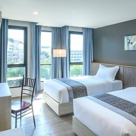 Iwish Hotel Bangkok Bagian luar foto
