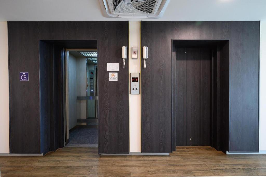 Iwish Hotel Bangkok Bagian luar foto