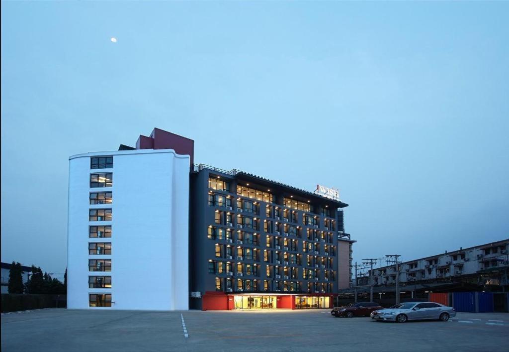 Iwish Hotel Bangkok Bagian luar foto