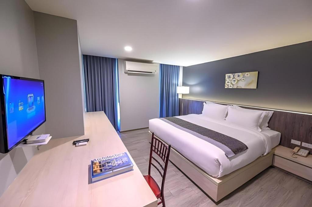 Iwish Hotel Bangkok Bagian luar foto