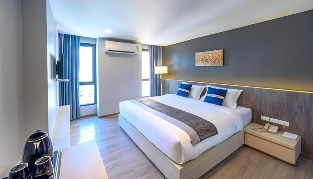 Iwish Hotel Bangkok Bagian luar foto
