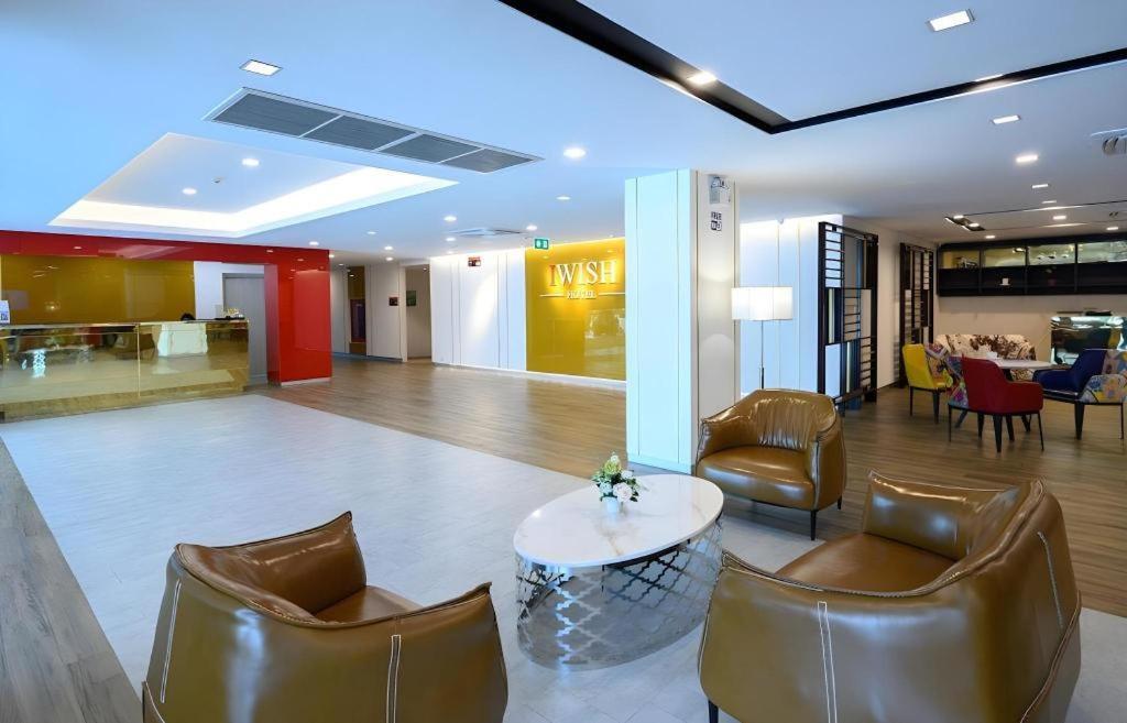 Iwish Hotel Bangkok Bagian luar foto