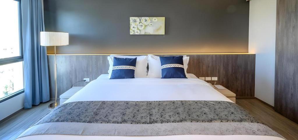 Iwish Hotel Bangkok Bagian luar foto