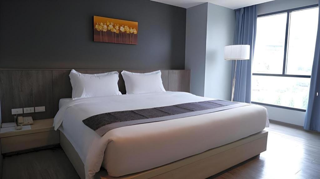 Iwish Hotel Bangkok Bagian luar foto