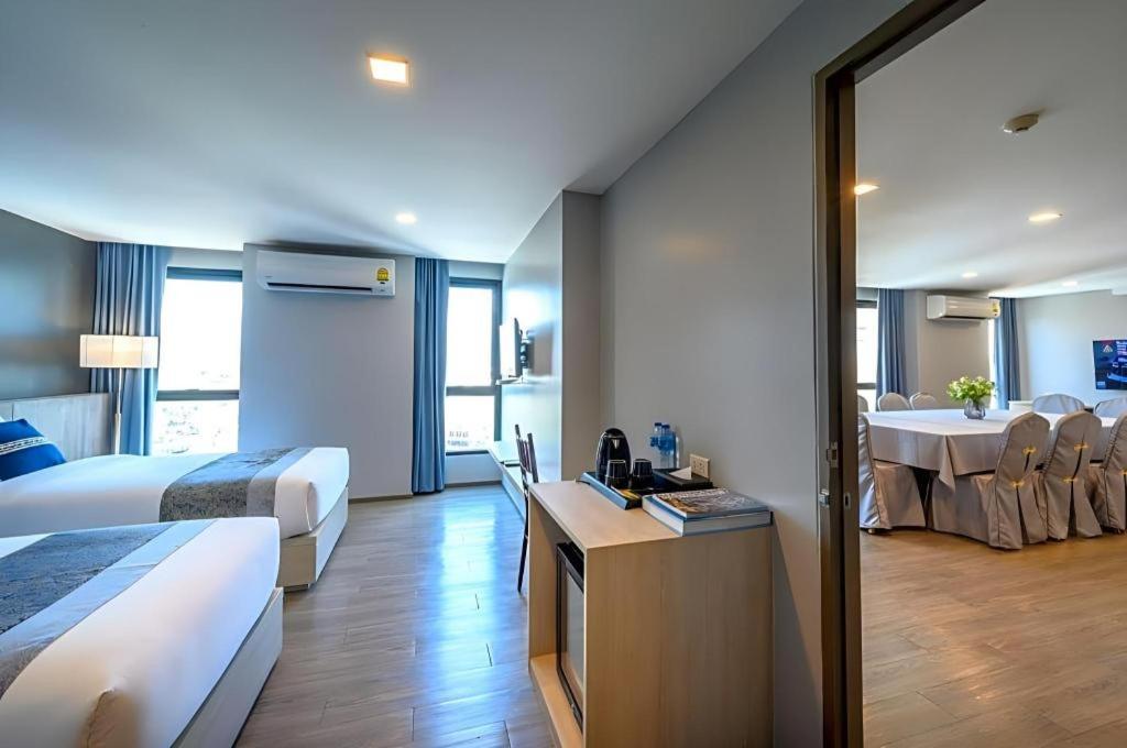Iwish Hotel Bangkok Bagian luar foto