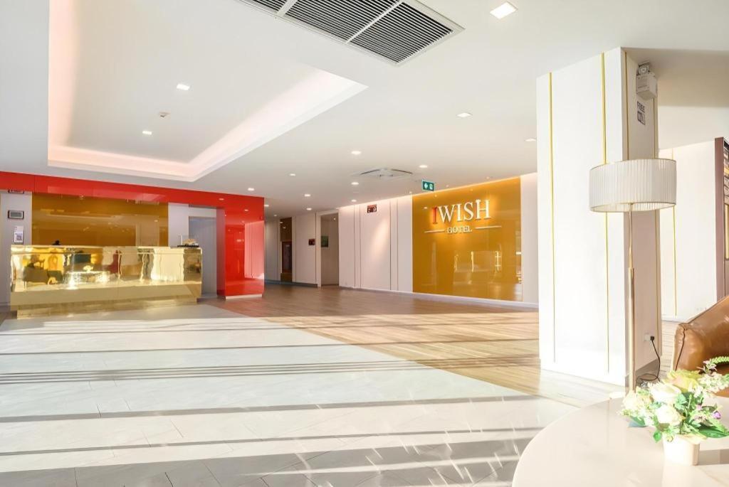 Iwish Hotel Bangkok Bagian luar foto