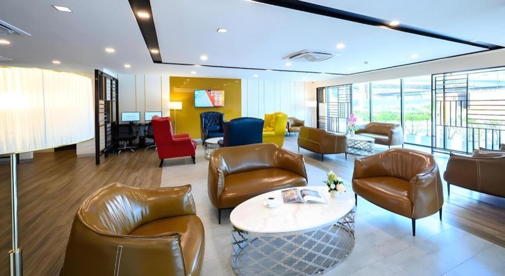 Iwish Hotel Bangkok Bagian luar foto