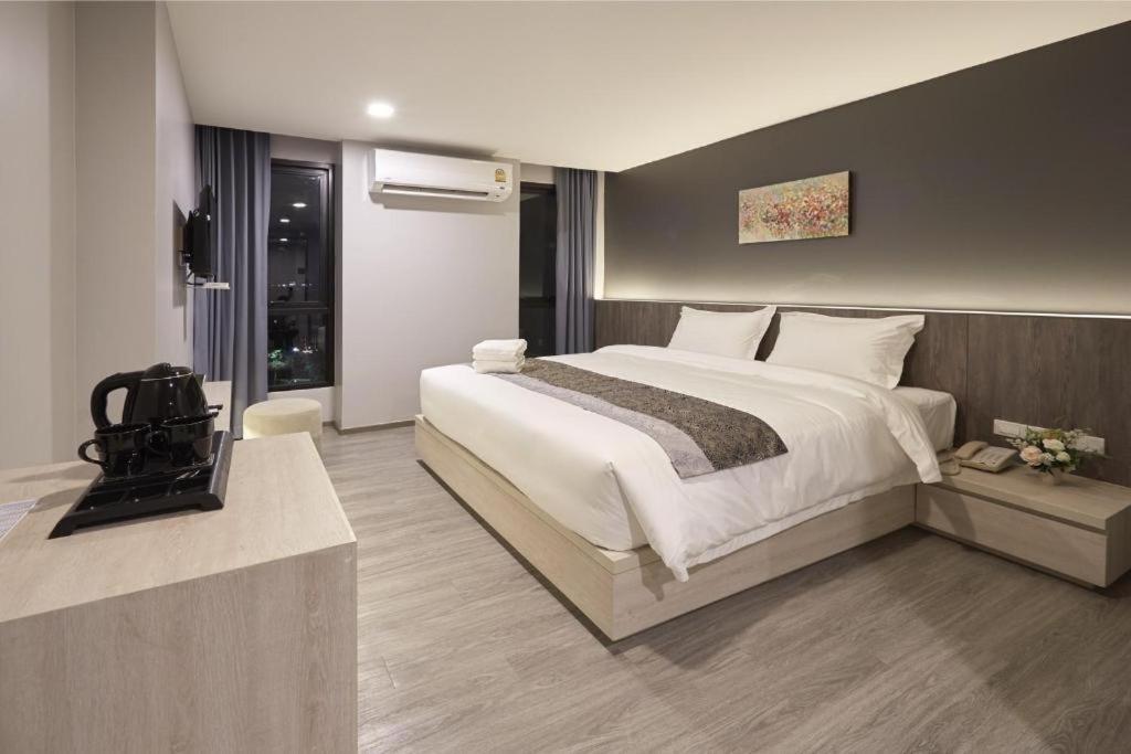 Iwish Hotel Bangkok Bagian luar foto