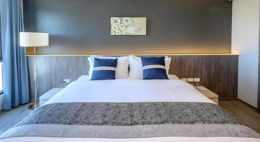 Iwish Hotel Bangkok Bagian luar foto
