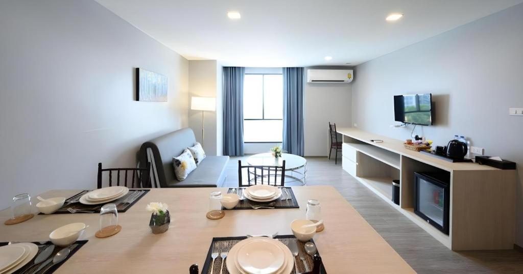 Iwish Hotel Bangkok Bagian luar foto