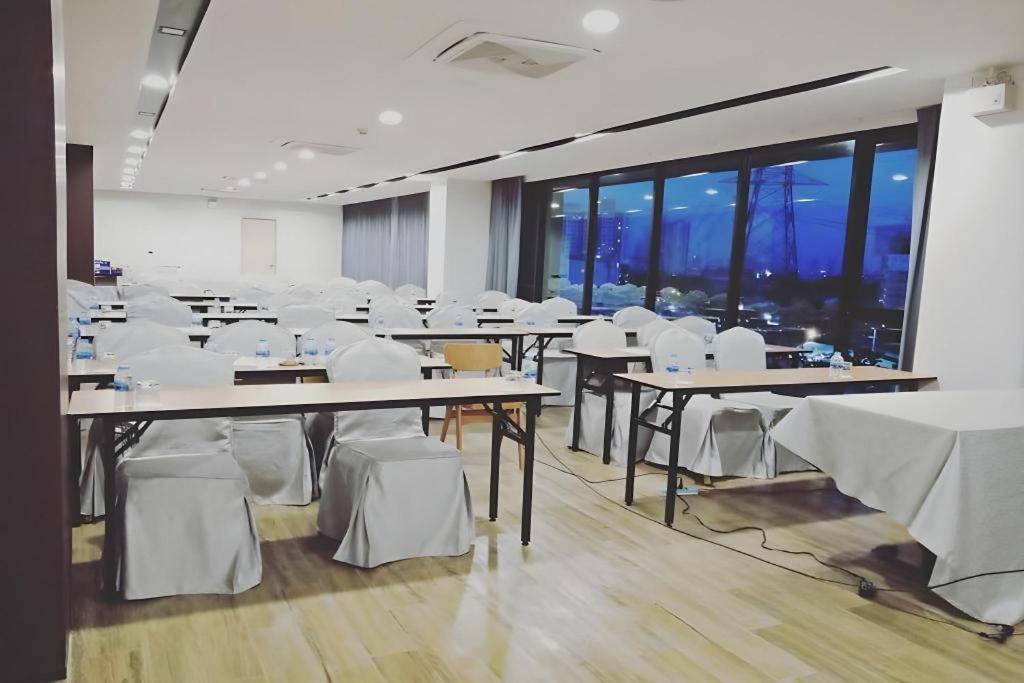 Iwish Hotel Bangkok Bagian luar foto