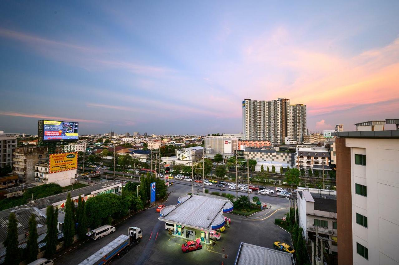 Iwish Hotel Bangkok Bagian luar foto