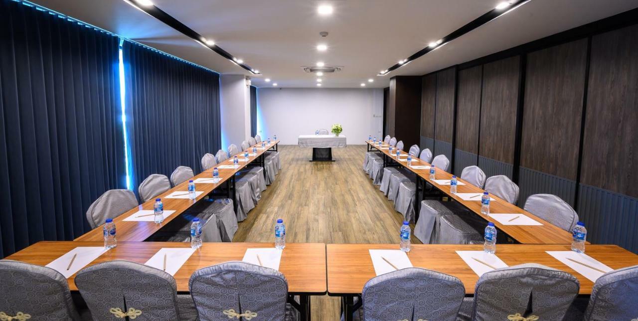 Iwish Hotel Bangkok Bagian luar foto