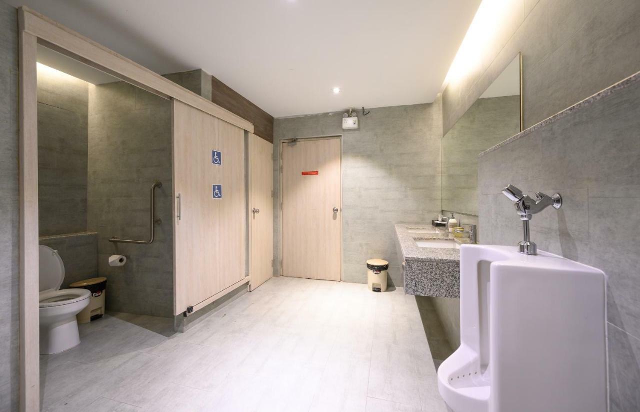 Iwish Hotel Bangkok Bagian luar foto