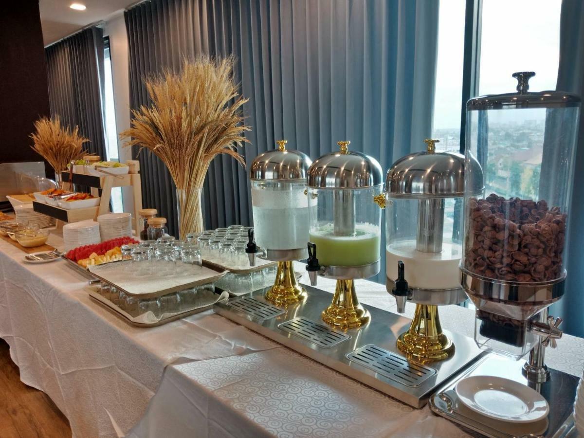 Iwish Hotel Bangkok Bagian luar foto