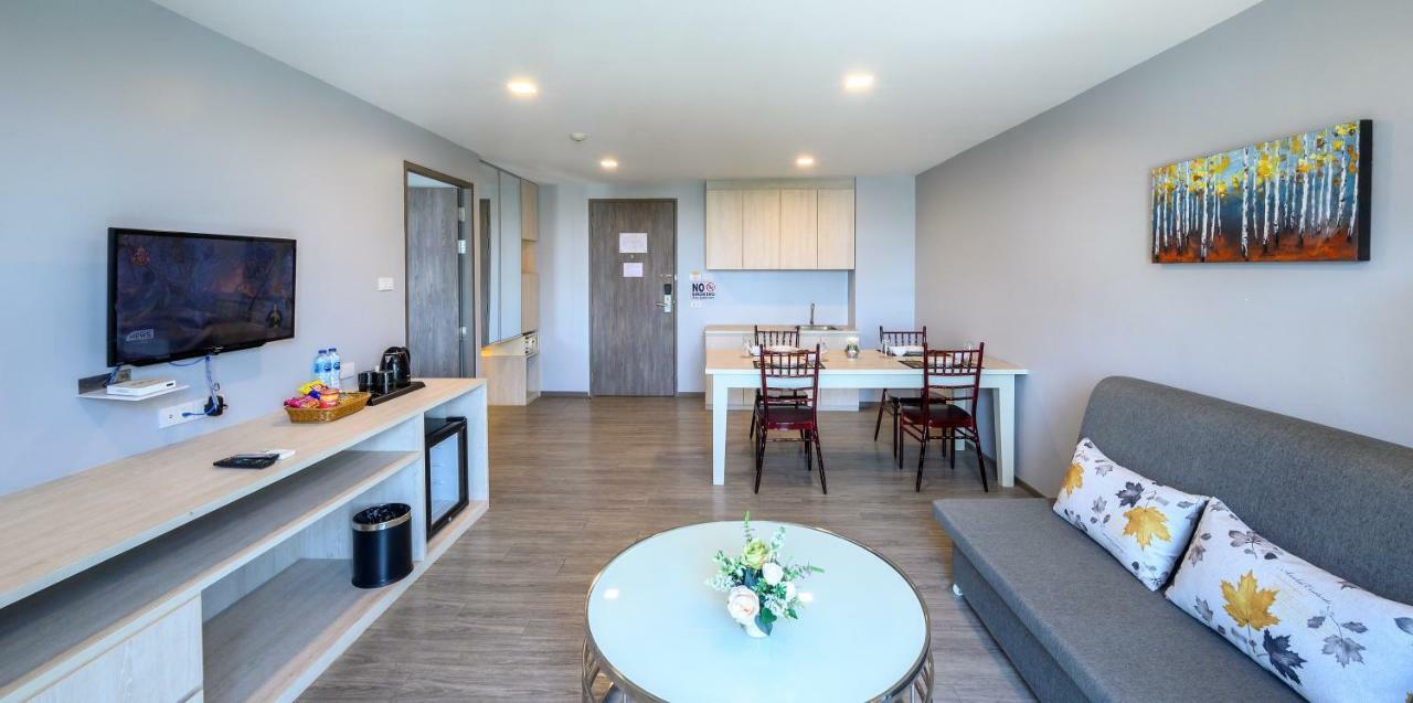 Iwish Hotel Bangkok Bagian luar foto